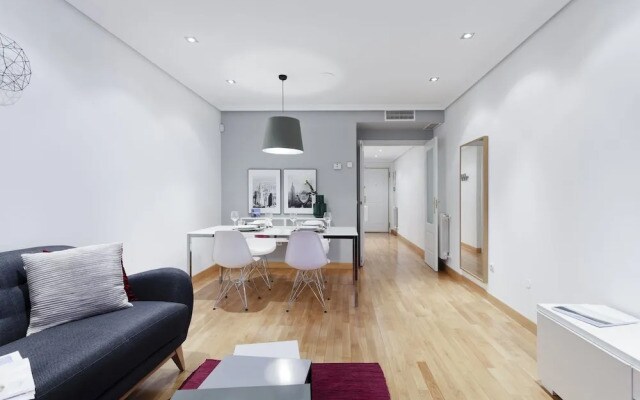 Ayala Apartment by FlatSweetHome