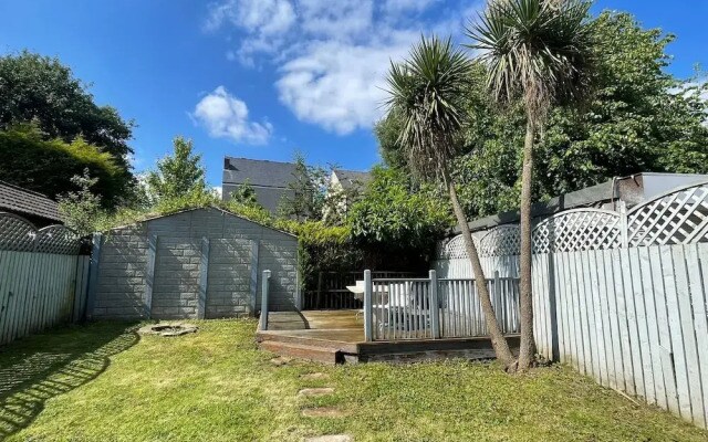 Charming 4-bed House in Sheffield