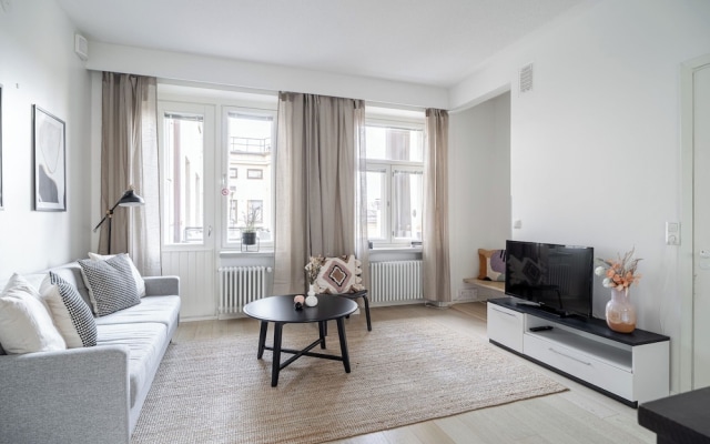 1BR Penthouse with Sauna & Private Rooftop Terrace
