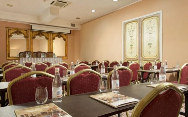 Отель Golden Tulip Rome Piram