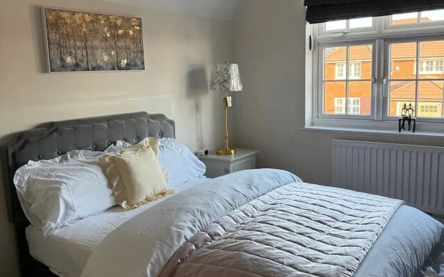 Halewood Haven - 4 Bedroom House