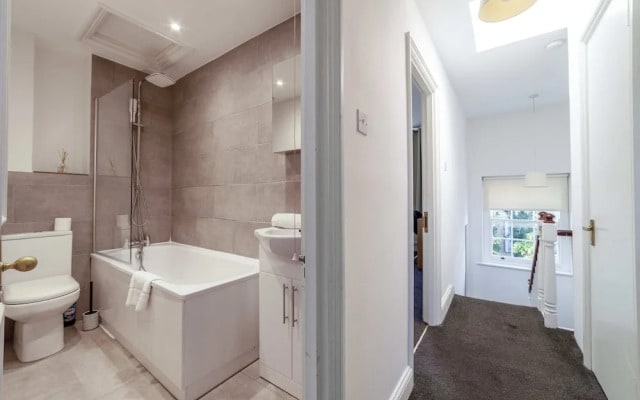 Period Victorian Abode In Idyllic Kings Cross