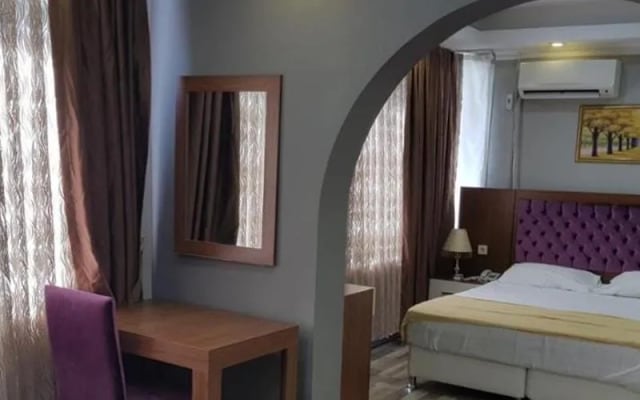 Eyfel Hotel