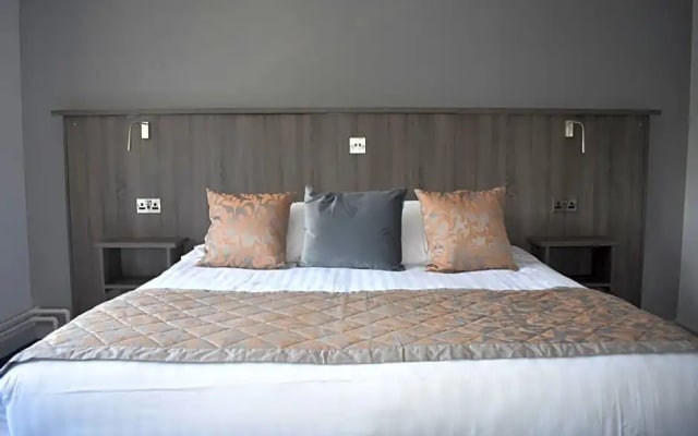 Sandown Park Lodge