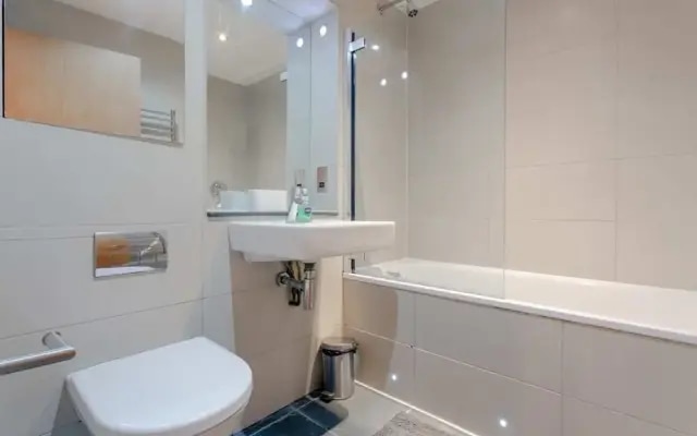 2 Bedroom Apartment In Aldgate East