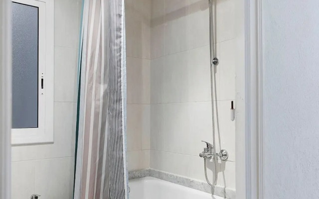 Prime Eixample Hideaway 6 Guests With Balcony by Myrentalhost