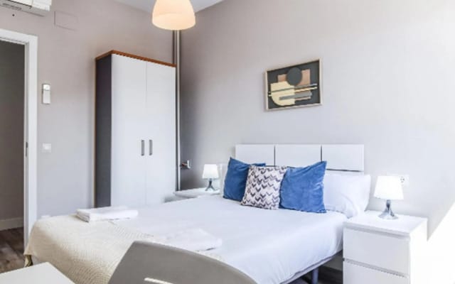 Retiro V in Madrid with 4 bedrooms and 2 bathrooms