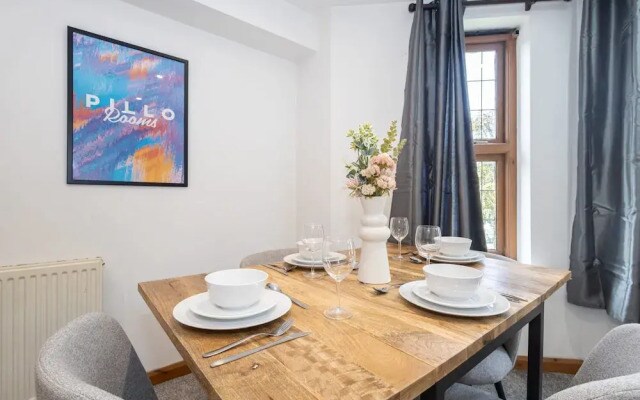 Cosy Spacious Duplex Apartment Near Salford Royal