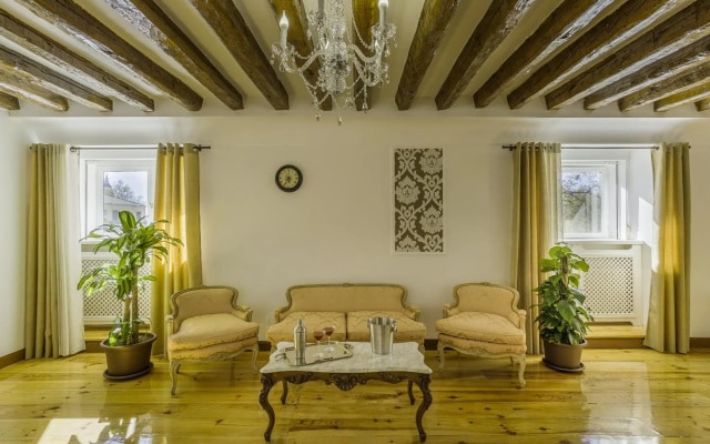 Oriente Palace Apartments
