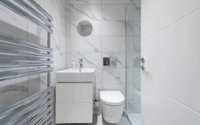 Exquisite 3BR Duplex Apartment, Air-con& Amenities