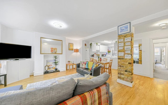 Stylish Central 2-bed Apartment With Pvt Garden