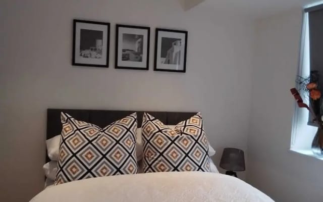5 Mins to East Croydon Station With Concierge