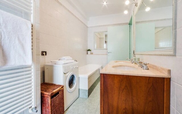 Large Bright Flat 15 Mins From Castel Sant'angelo