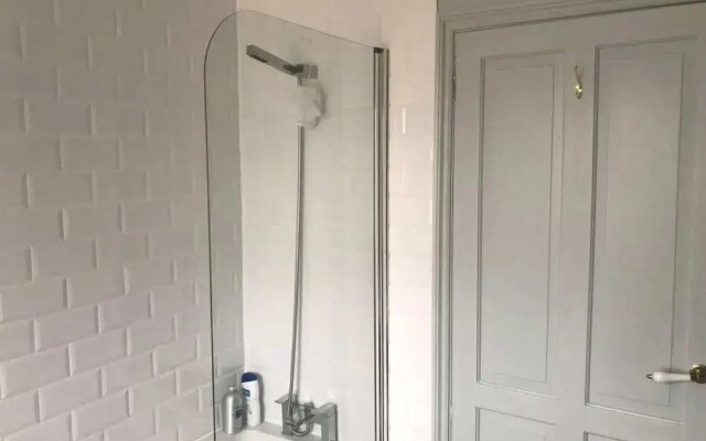 Newly Refurbished 4 Bedroom House in East London