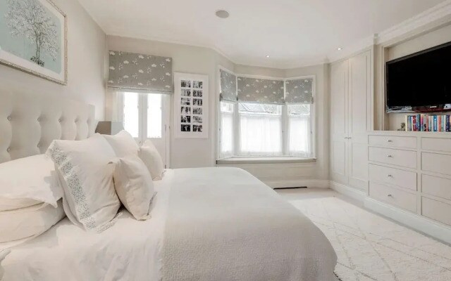 Stunning 4 bed Fulham Home With Garden