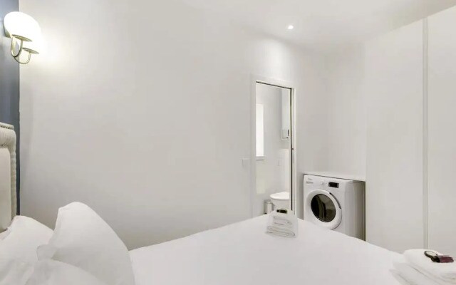 Pick A Flat's Passage Cardinet apartment