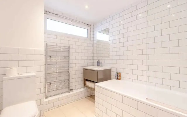 Spacious 1 Bedroom Apartment in Vibrant Angel