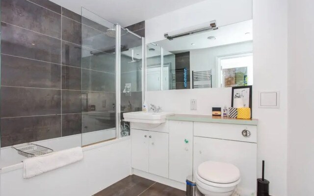 Cosy 2 Bedroom Apartment With Great Outdoor Balcony