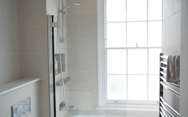 4 Bedroom House in Hackney