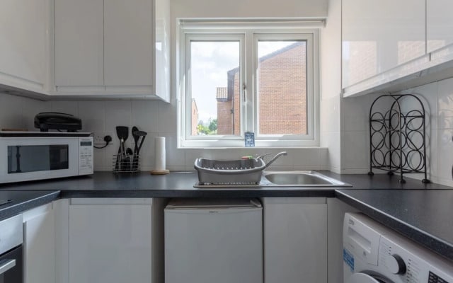 1 Bedroom Apartment Near Surrey Quays