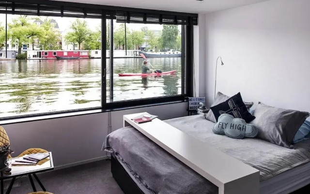 Houseboat Amsterdam - Room with a view