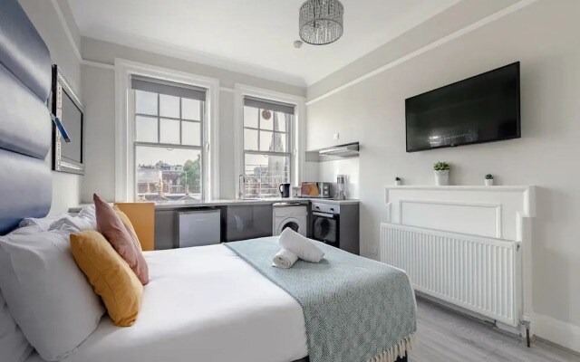 Apts in the Heart of High st Kensington