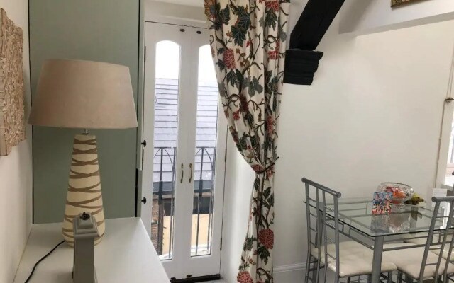 Charming 2-bed Apartment in Waterloo, Liverpool