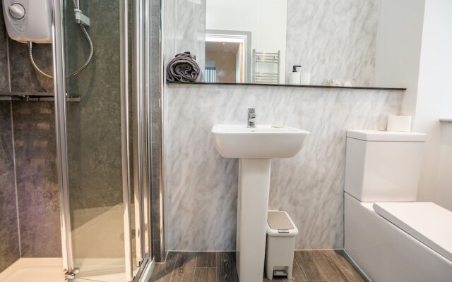 Exquisite Serviced Studio With Private Parking