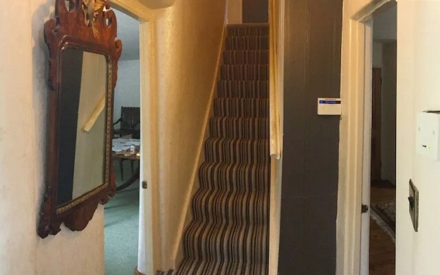 NEW Cosy 3 Bedroom Detached House West Finchley