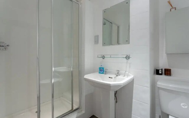 Spacious 3 Bedroom Apartment in Chelsea