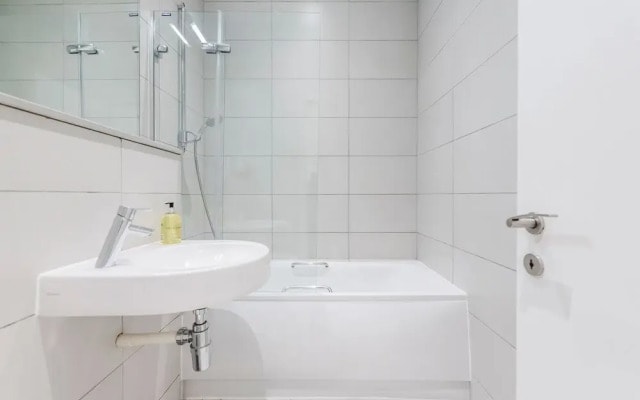 Stylish 3 Bed 3 bath in Kens High St
