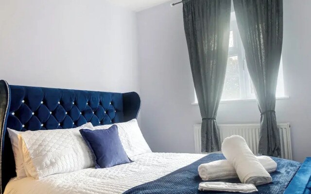 Spacious 6 Bedroom House in Bexleyheath