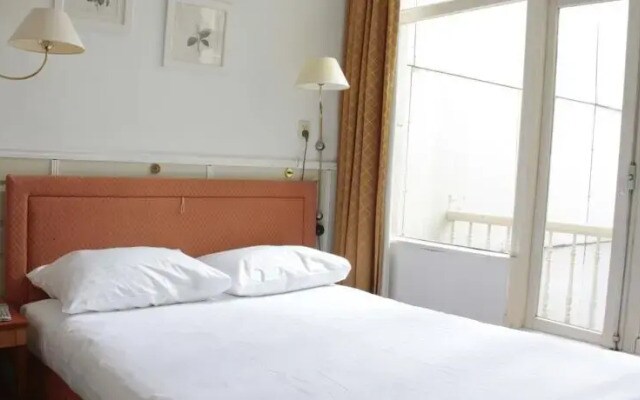 Waterfront Hotel
