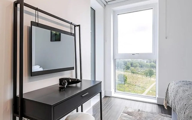 Sleek and Stylish 9th Floor Apartment
