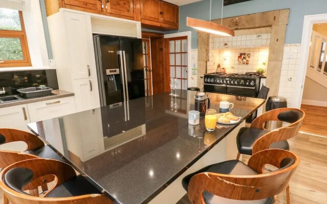 The Old Post Office - Pet Friendly Group Stays in Holmfirth