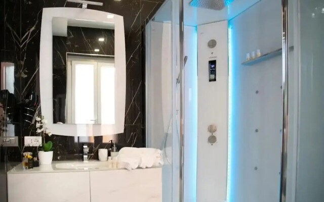 Central Luxury Apartment