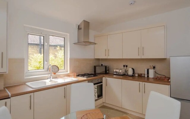 Bright 2 Bedroom Flat Easy Access to London Bridge