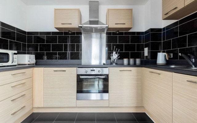 Premium 2 Bed Flat near Colindale Station