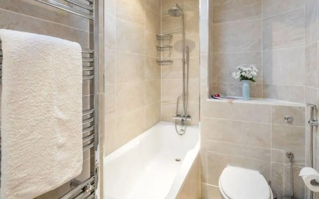 2 bed in Amazing West London Location