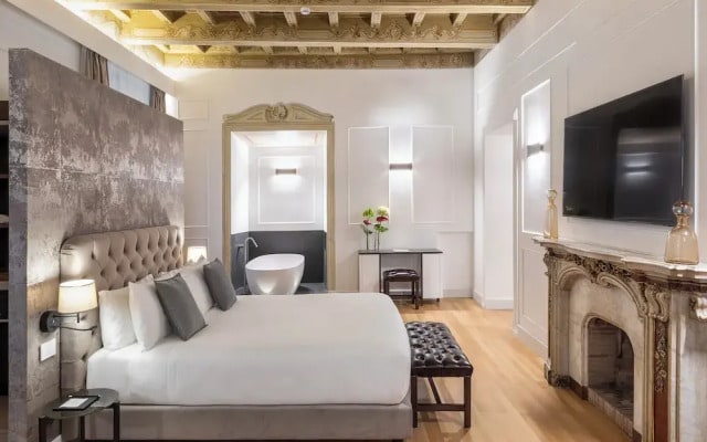 Palazzo Goldoni Condotti Collection