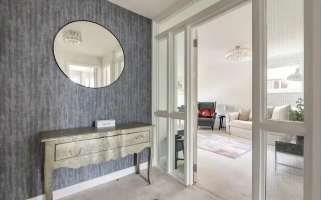 Spacious 1 bed Apartment With Parking & Balcony!