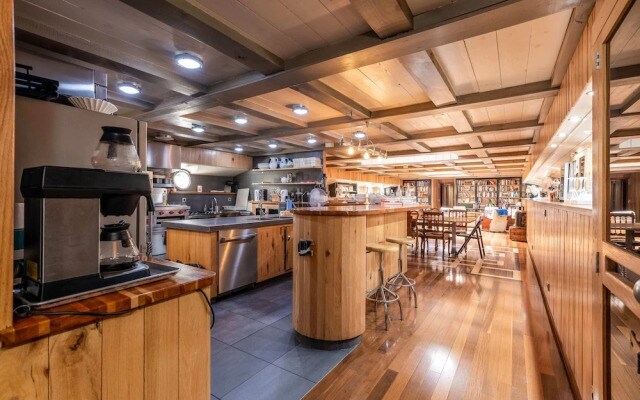 Luxury Canary Wharf House Boat Room 6