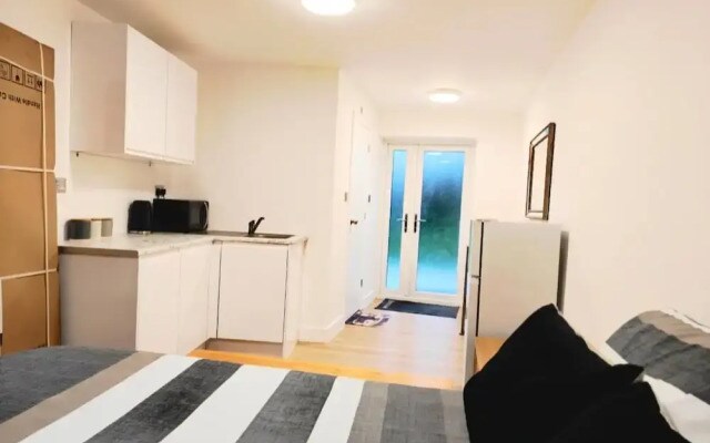 Luxurystudio Peacefully Located ,garden Parking