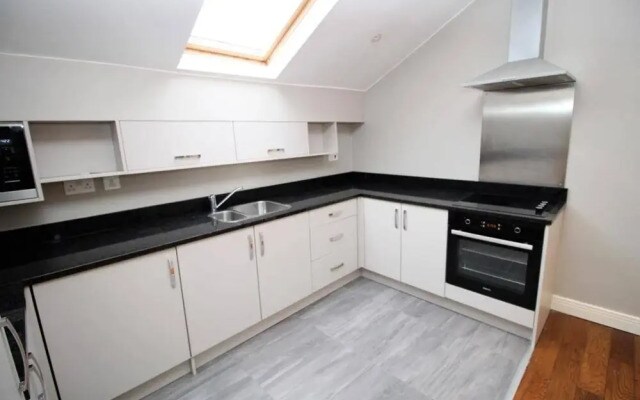 Sheffield City Retreat - Modern Apartment