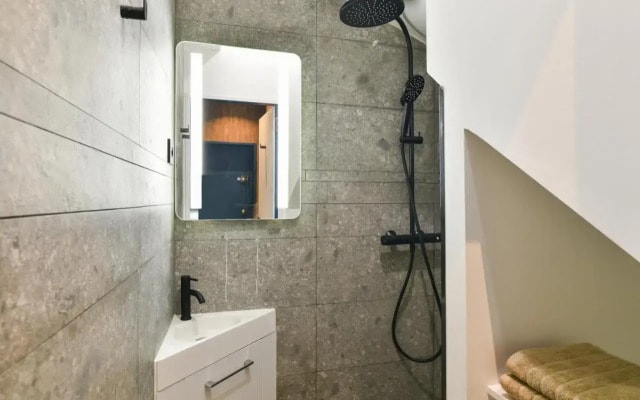 141-Suite Klein, townhouse style APT, Marais, Paris