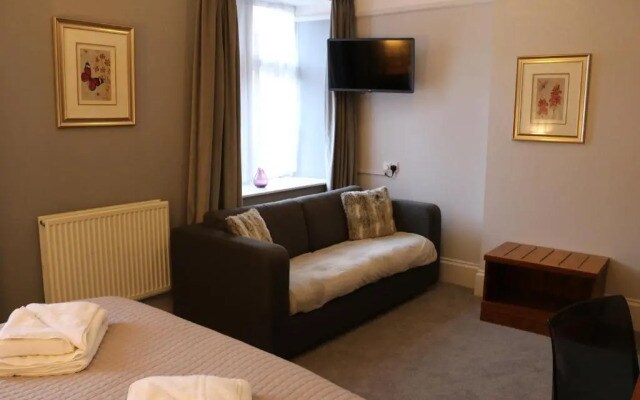 Norfolk Arms Hotel