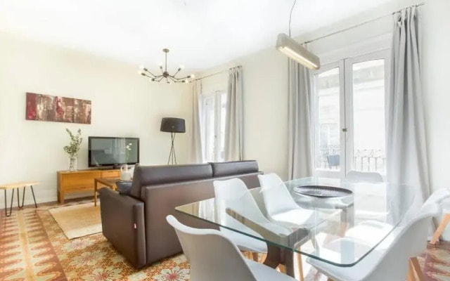 4bedroom apartment with a balcony in Las Ramblas 3 2