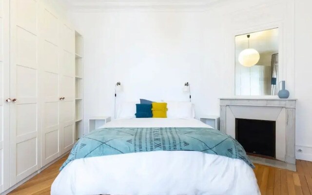 Chic Grenelle 3 Bedroom Apartment in Paris