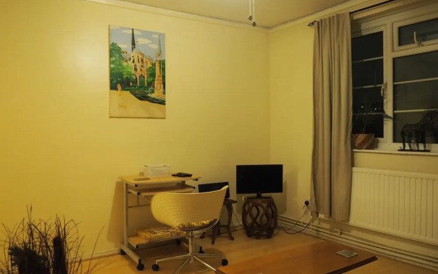 Cosy Quiet Top-floor Flat Across From Dulwich Park