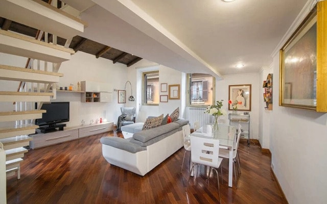 Large and Elegant 3 bed Flat in Central Location!